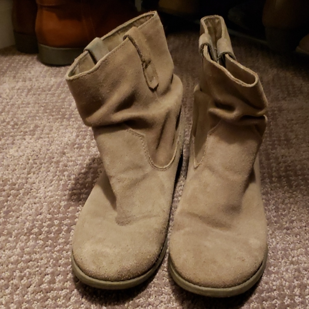Tan suede slouch booties